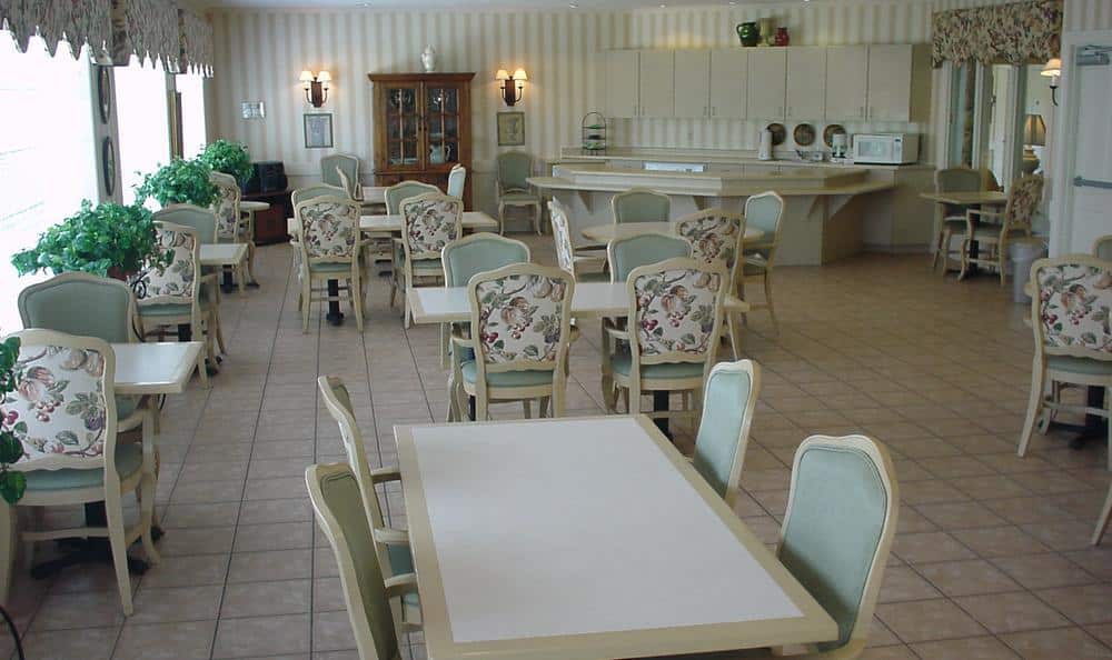 Dining room area with tables and chairs.
